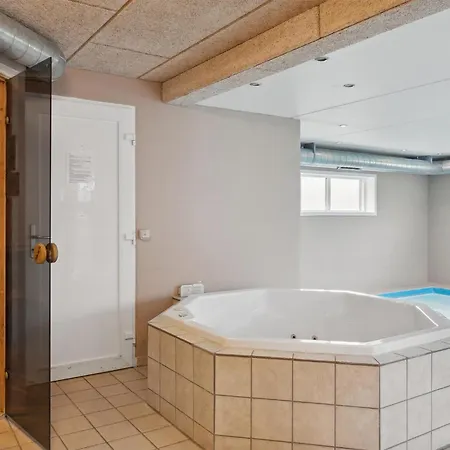 Дом отдыха 10 Bedroom Pet Friendly In